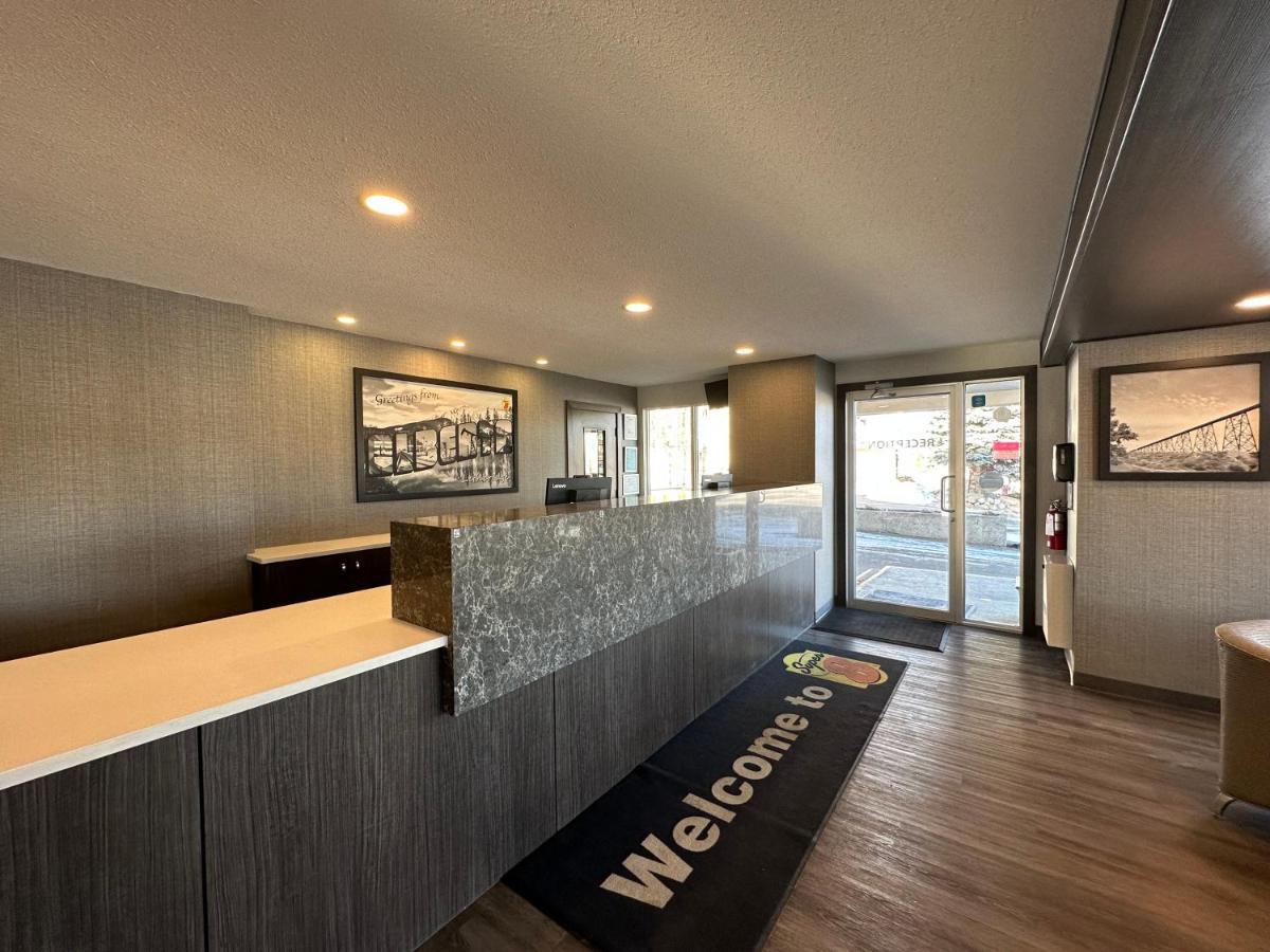 מלון Super 8 By Wyndham לטברידג' מראה חיצוני תמונה